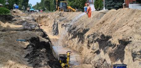 На улице Коммунаров продолжается реконструкция автомобильной дороги