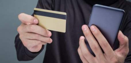 Полиция Ельца раскрыла кражу телефона и банковской карты