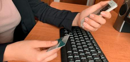 Ельчанку обманул дежпредставитель банка