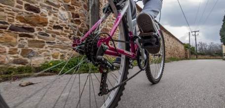 Ельчанка лишилась велосипеда, оставив его без присмотра на пару минут