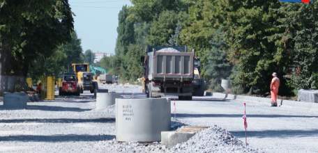 Работы в комплексе: ход и темпы реконструкции улицы Коммунаров оценил Глава города