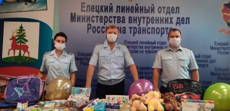 Елецкий линейный отдел присоединился к благотворительной акции «Помоги собраться в школу»