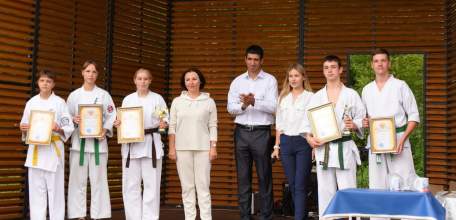 В парке Сорокалетия Октября состоялся спортивный праздник для воспитанников Елецкого отделения всестилевого каратэ