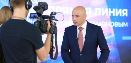 Игорь Артамонов почти два часа отвечал на вопросы жителей Липецкой области в прямом эфире