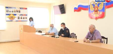 Лучшие сотрудники патрульно-постовой службы получили ведомственные награды