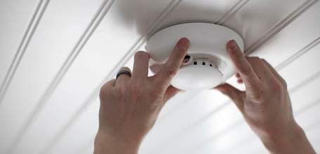 Лжесотрудник пожарной охраны обманул ельчанку почти на 30 тысяч рублей