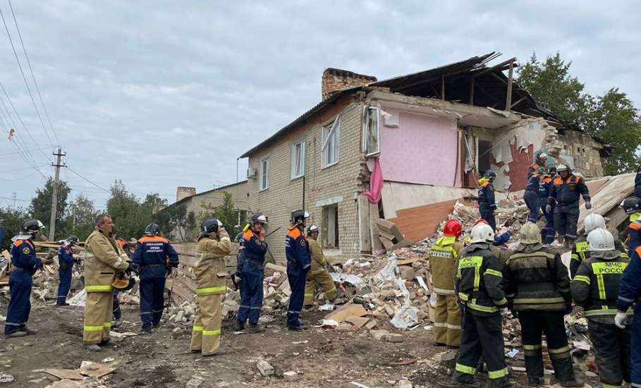 Спасатели извлекли из-под завалов в Елецком районе третьего погибшего