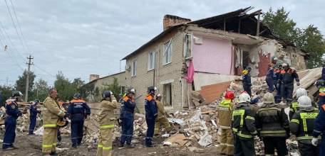 Спасатели извлекли из-под завалов в Елецком районе третьего погибшего