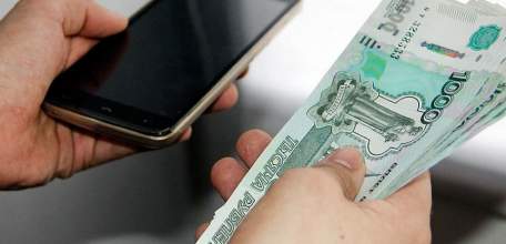 Ельчанка украла деньги с найденного телефона