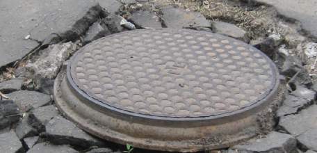 По требованию прокуратуры ОГУП &laquo;Елецводоканал&raquo; обеспечит безопасное состояние канализационных колодцев