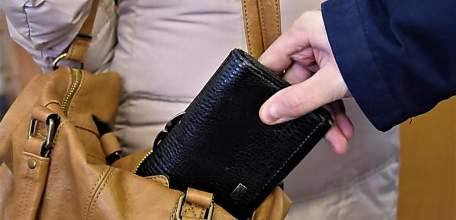 Ельчане продолжают становиться жертвами воров-карманников