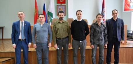 В преддверии праздника в администрации города наградили отцов Ельца