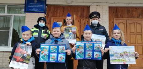 Полицейские Елецкого ЛО МВД России на транспорте вместе с учениками МБОУ СШ №8 города Ельца, провели профилактическую акцию «Безопасная дорога домой!»