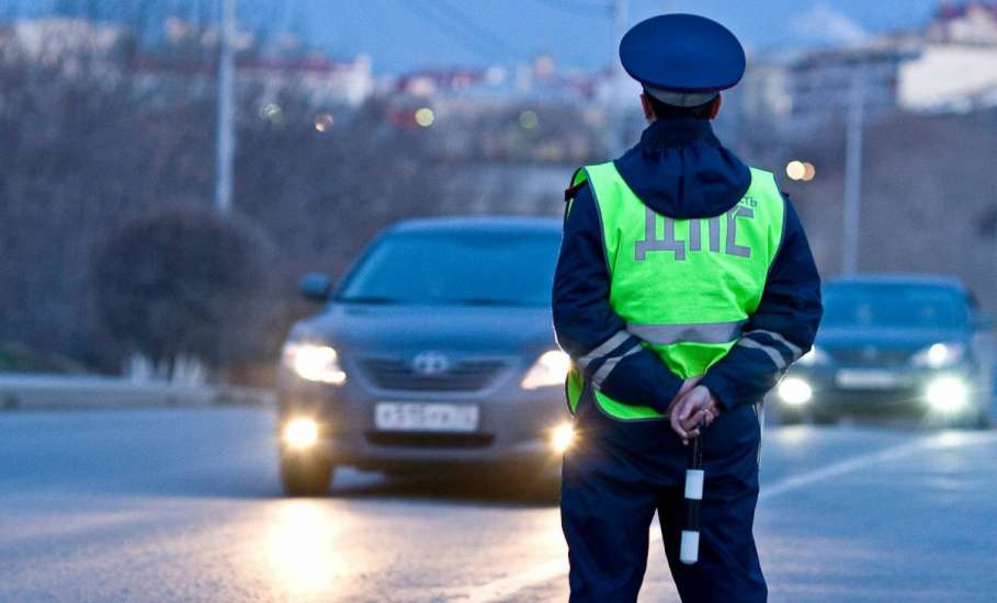 ГИБДД Елецкого района в праздничные дни будет проверять водителей на трезвость и соблюдение правил перевозки детей