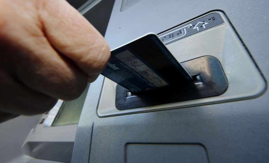 Полиция Ельца задержала подозреваемого в краже банковской карты