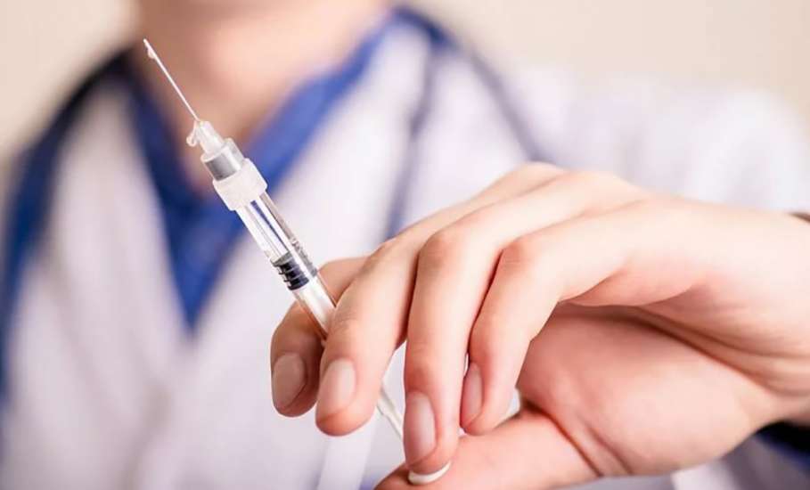 Работодателям рекомендовано давать сотрудникам два выходных за вакцинацию от коронавируса
