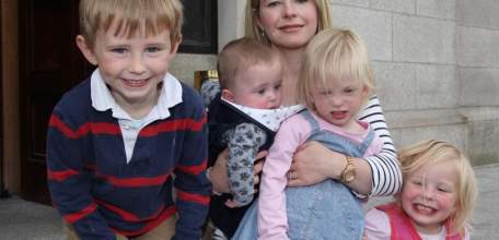 Выплаты на детей в приемных и опекунских семьях увеличатся