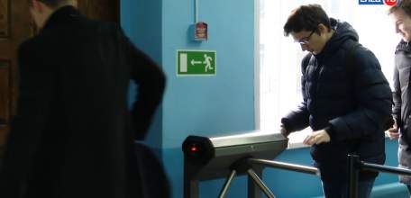 Посторонним вход воспрещён: в лицее № 5 заработал турникет с электронными ключами