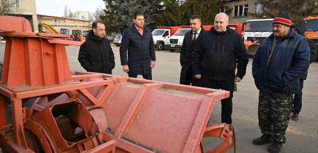Евгений Боровских посетил муниципальные учреждения, связанные с автотранспортом