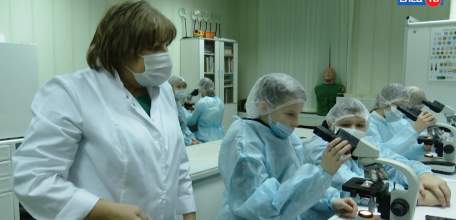 Получили «Билет в будущее»: школьники из Ельца и Измалковского района попробовали себя в роли фармацевтов, фельдшеров, лаборантов-диагностов