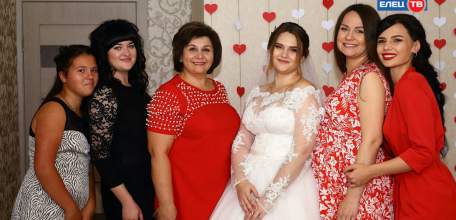 Счастье многодетной мамы: ельчанка Людмила Комова воспитывает 6 дочерей