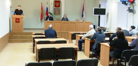 Содержание памятных табличек, доступная среда, занятость населения: эти и другие вопросы обсудили на заседании общественной палаты