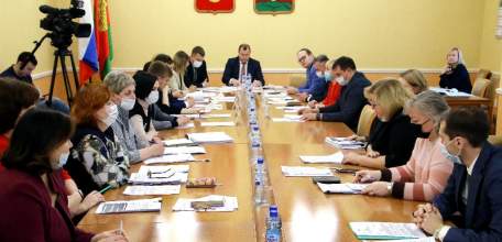 В Липецкой области будут выплачивать подъемные начинающим учителям и лесникам