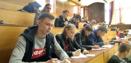 Материальную поддержку при трудоустройстве смогут получить выпускники вузов