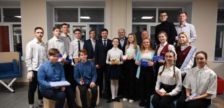 Заместитель губернатора встретился с одаренными детьми Ельца