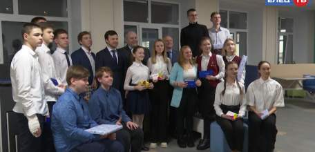 Вице-губернатор Александр Рябченко поздравил одарённую молодёжь Ельца с наступающим Новым годом