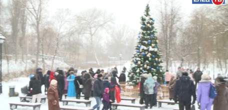 Игры, стихи и хорошее настроение: в Петровском парке прошла акция «В гостях у Деда Мороза»