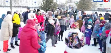 «Новогодние забавы»: в Парке железнодорожников прошла конкурсно-развлекательная программа для всей семьи