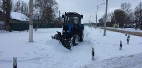 Постоянную помощь в расчистке дорог от снега в населенных пунктах оказывают депутаты сельских поселений и крестьянские фермерские хозяйства района