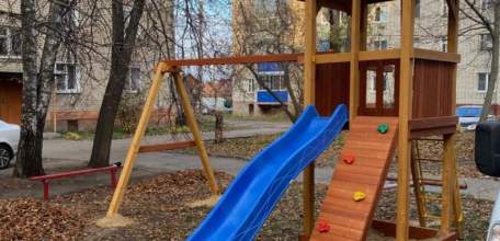 В Ельце депутаты облсовета оказали помощь в установке 10 новых детских площадок