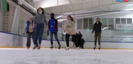 Дискотека на льду: молодёжь Ельца отметила День студента