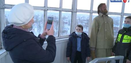 Высокий подарок: «Ёлка желаний» помогла юному ельчанину осуществить мечту – подняться на пожарную каланчу