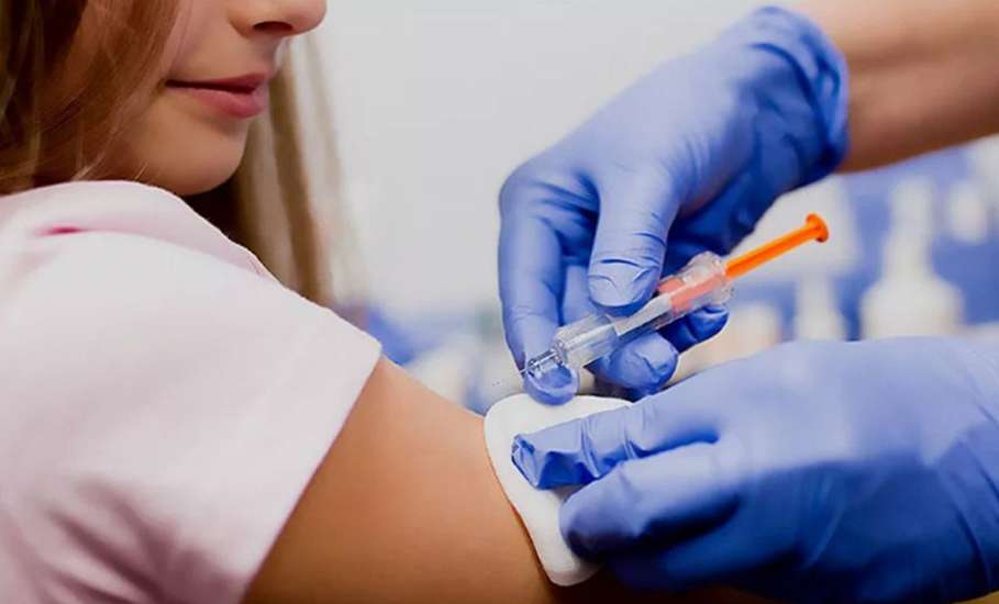 Массовая бесплатная вакцинация от COVID-19 продолжается в Липецкой области