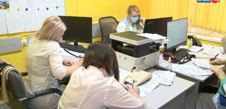 Около 300 вызовов в сутки и дефицит врачей: как поликлиника №2 справляется с работой в условиях пандемии
