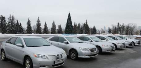 Администрация Липецкой области передаёт служебные автомобили медикам