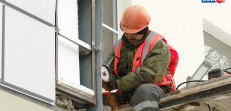 Не пустили на балкон: капительный ремонт дома по улице Коммунаров затянулся из-за собственников нескольких квартир