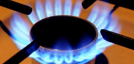 Малоимущим и одиноким жителям области помогут провести газ