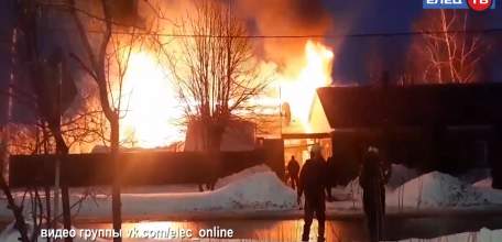 Пожар на улице Нади Гусевой: загорелась баня и гараж