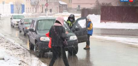 Сотрудники ГИБДД и молодёжные активисты призвали участников дорожного движения быть внимательными при любой погоде