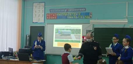 В Лицее №5 города Ельца прошел открытый урок, направленный на предупреждение ДТП с участием пешеходов