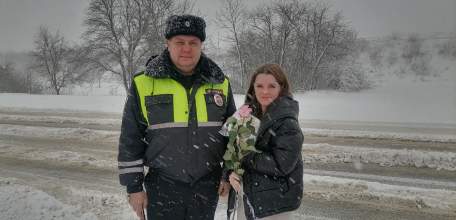 В Елецком районе прошла акция ГИБДД «Цветы для автоледи»