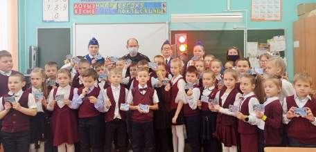 В Липецкой области дорожные полицейские, педагоги и юидовцы проводят открытые уроки для учащихся младших классов