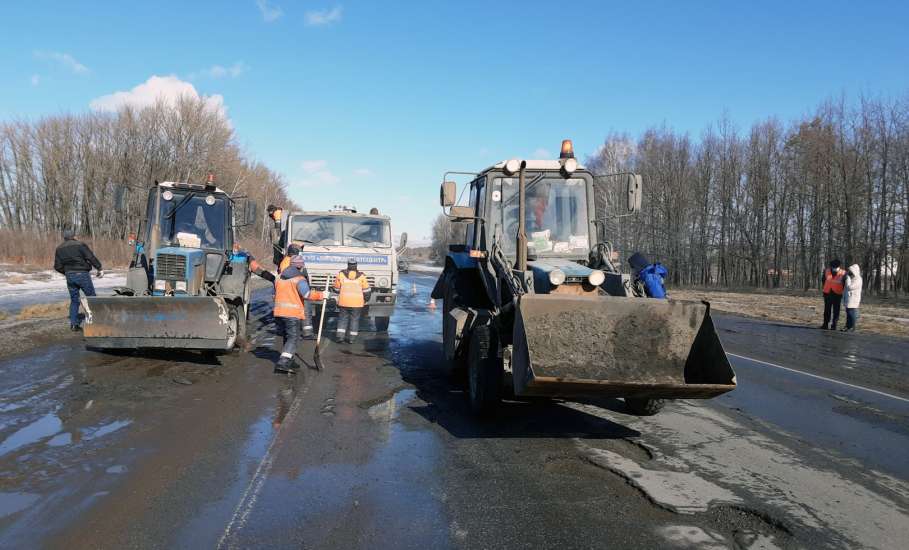 Аварийный ремонт дорог ведётся во всех районах Липецкой области