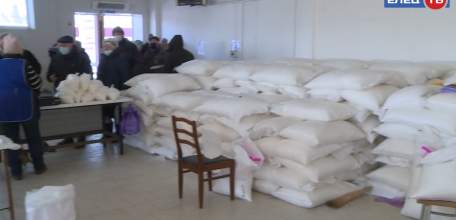 Дефицита больше нет: сахар на рынках Ельца теперь в ежедневной продаже