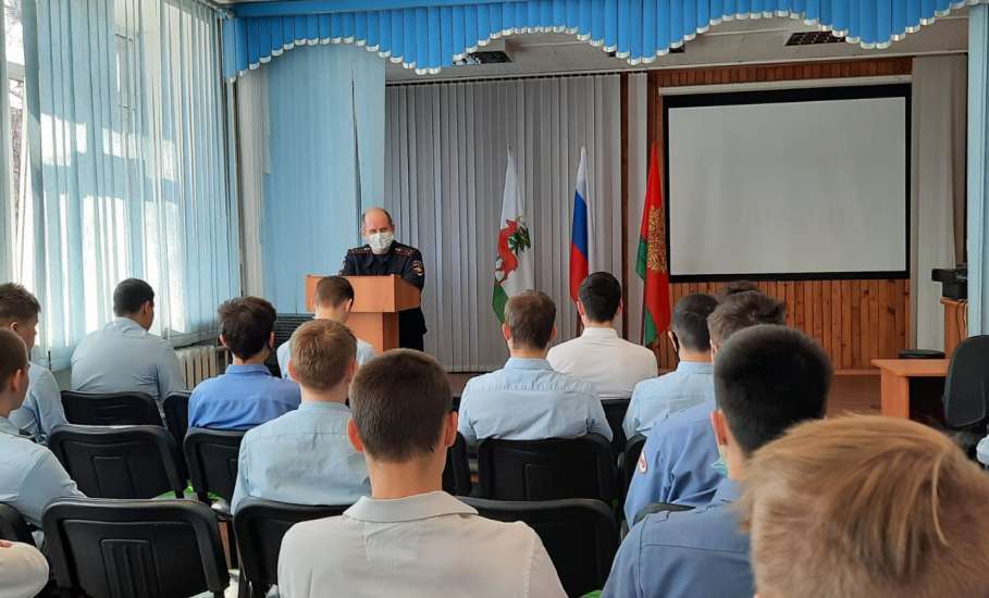 Сотрудники ГИБДД Ельца проводят занятия в образовательных учреждениях города