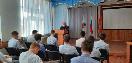 Сотрудники ГИБДД Ельца проводят занятия в образовательных учреждениях города